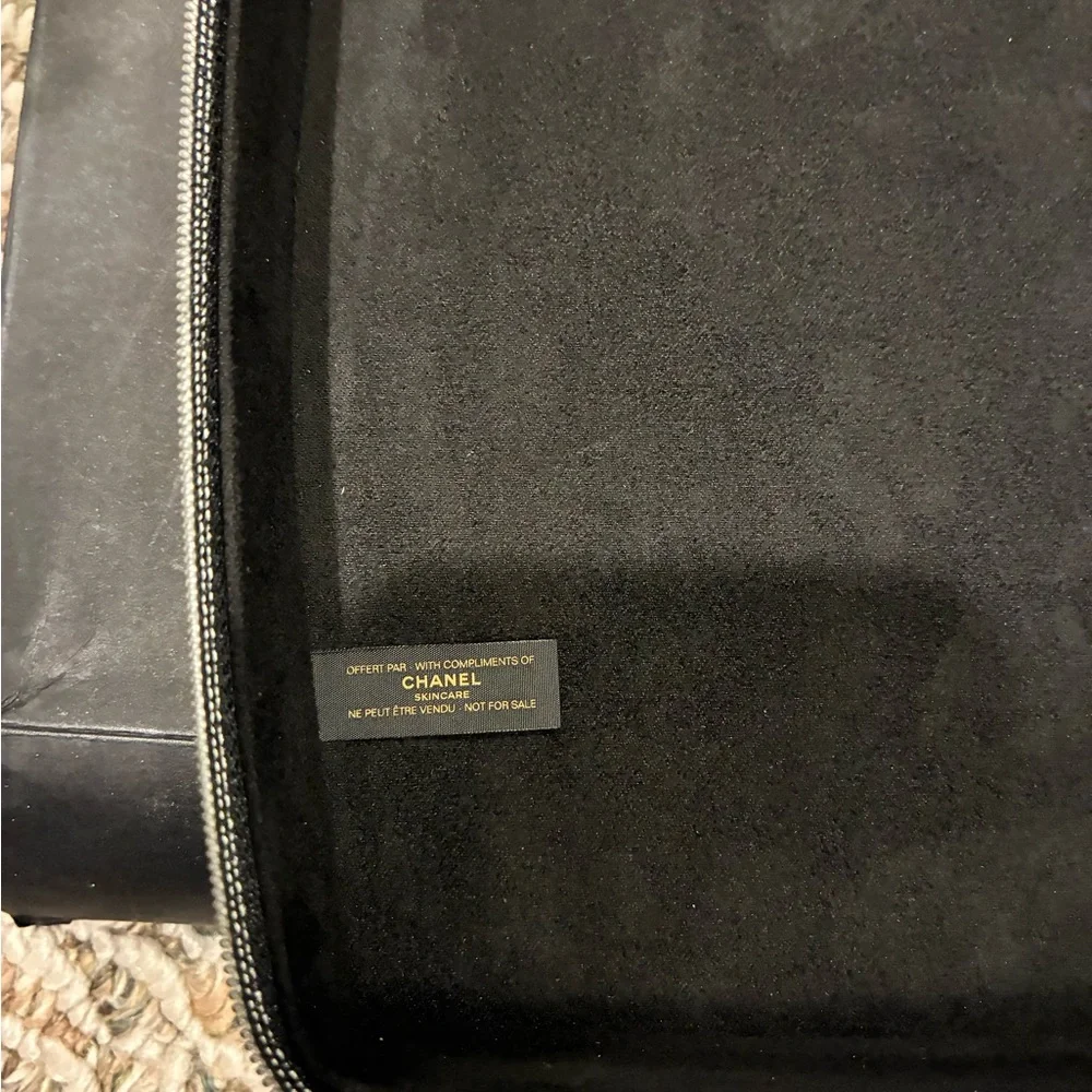CHANEL Gold and Black Sublimage Pouch Jewelry Box Cosmetic Case Ltd. Edition NEW - Picture 4 of 7